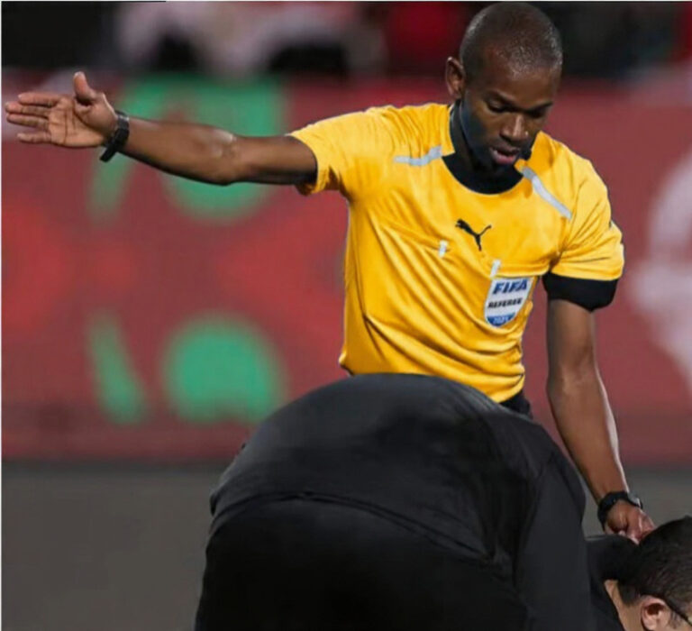 Issa Sy : l'arbitre sénégalais de 41 ans au sommet de l'arbitrage africain